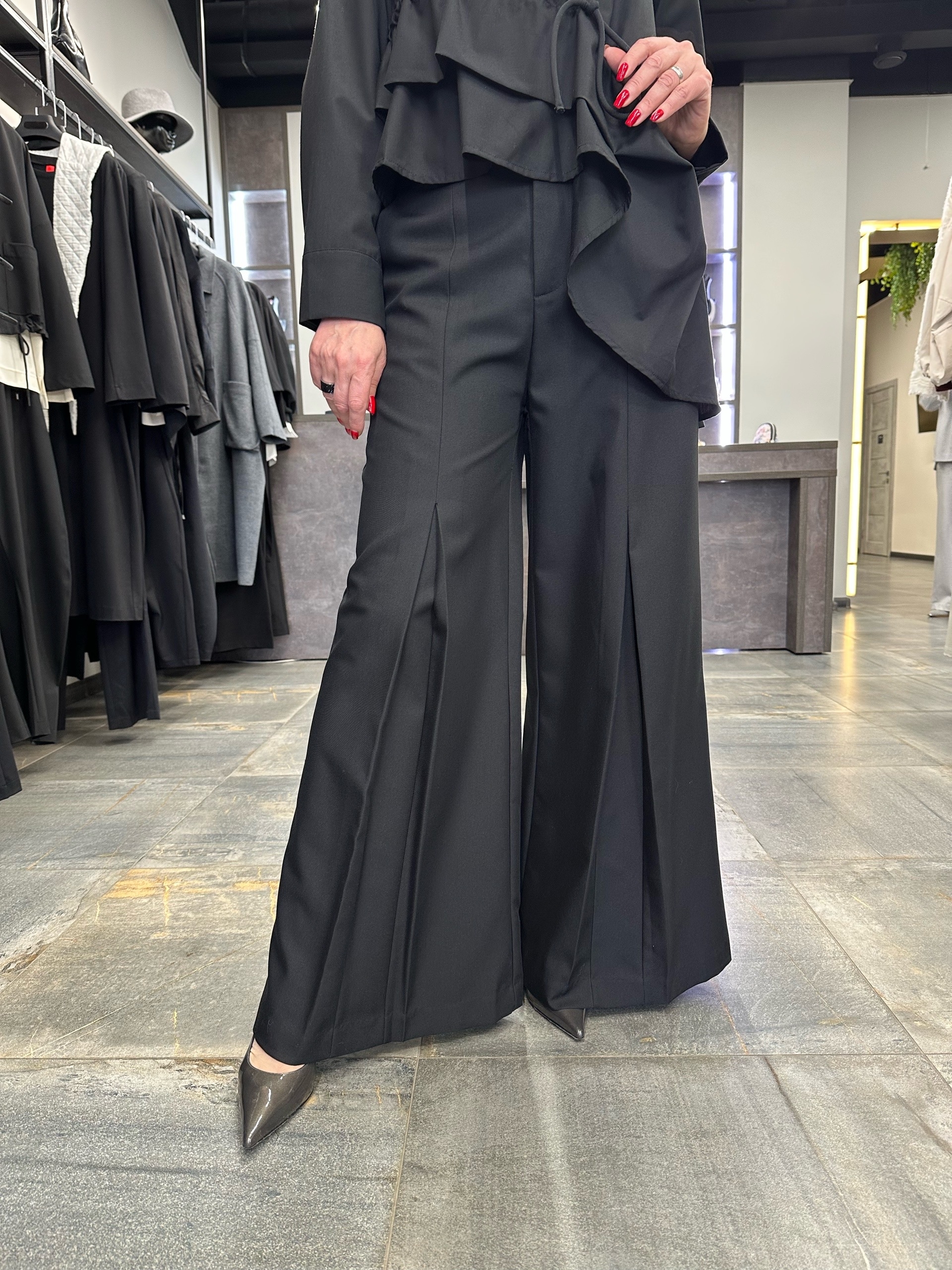 Брюки с разрезами