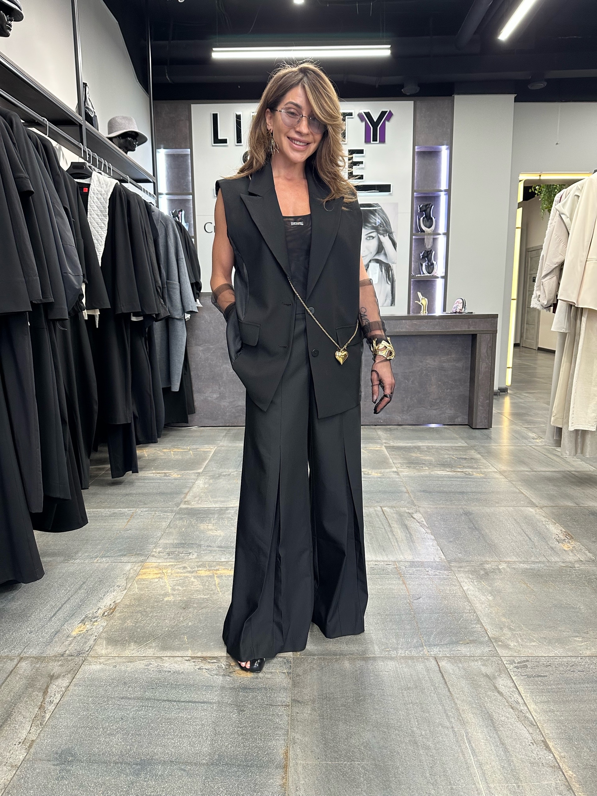 Брюки с разрезами